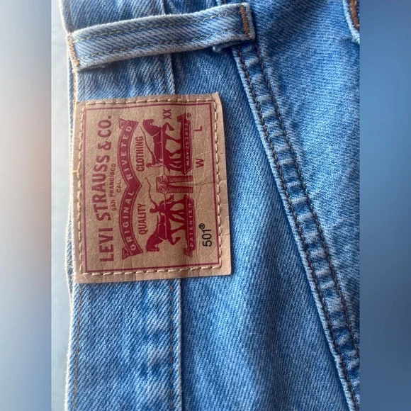 Levi’s denim shorts - Picture 4 of 5